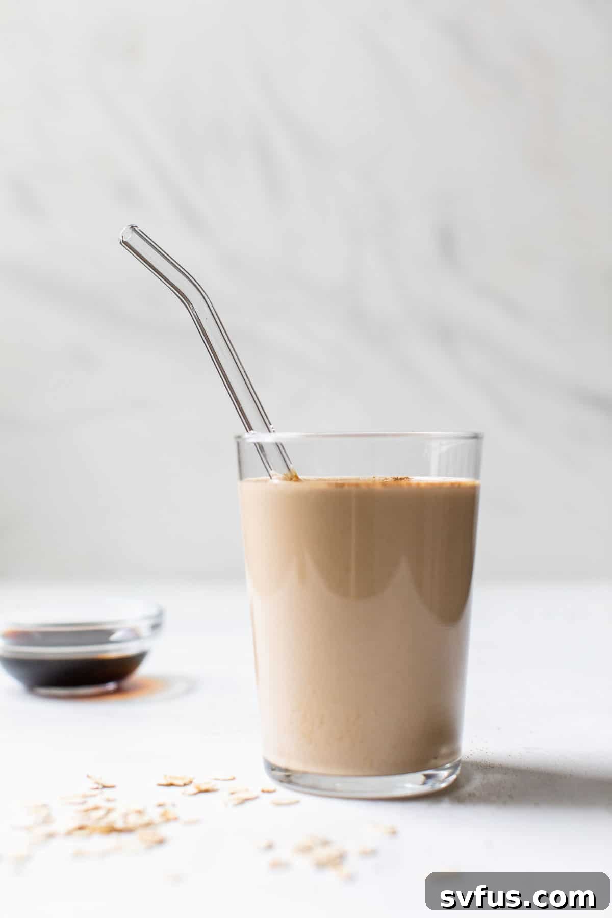 glass with a smoothie and glass straw