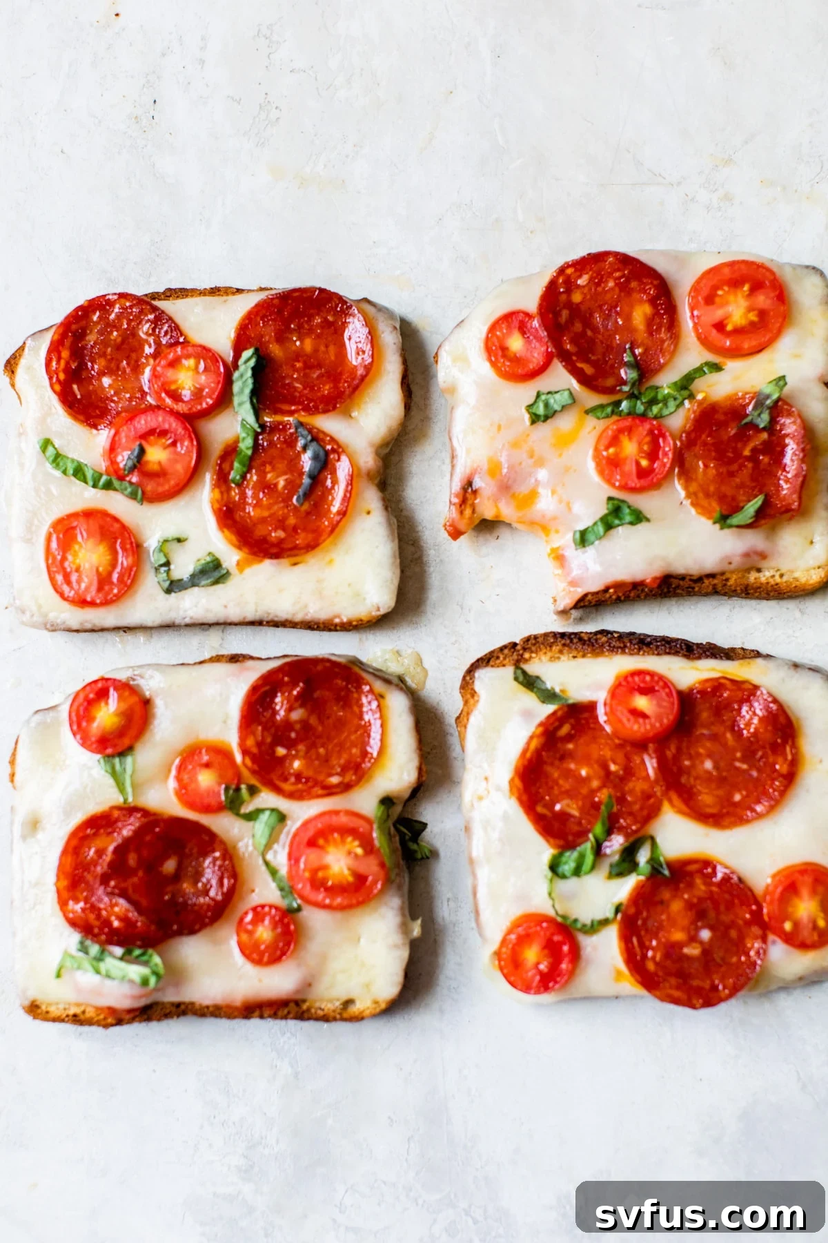 Delicious pizza toast with melted cheese and pepperoni, ready in 5 minutes