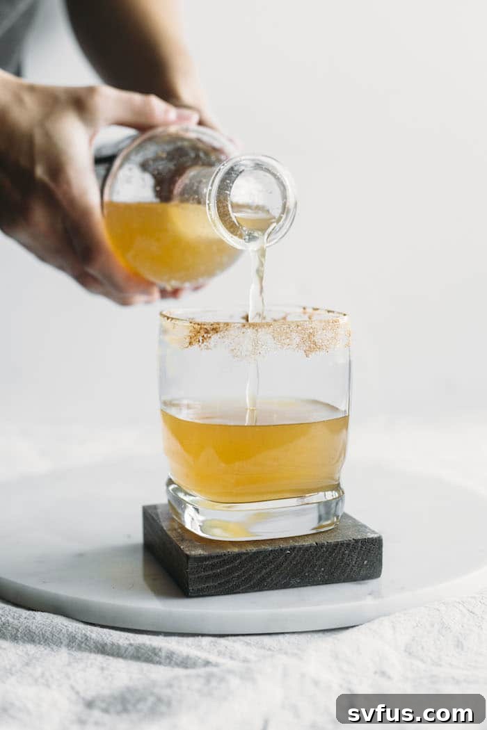 Honey Pear Margarita | A tasty PEAR fall-flavored drink, aka your new favorite cocktail! | thealmondeater.com