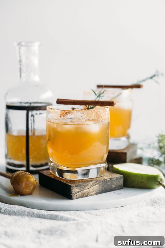 Say hello to your new favorite fall cocktail: the pear margarita! #margarita