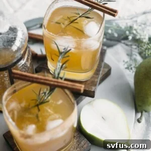 Honey Pear Margarita | Enjoy this simple fall-flavored margarita that tastes like pear! | thealmondeater.com